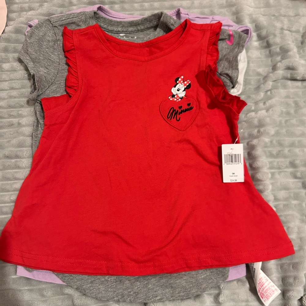 Bundle of 4 Girls T shirts! Size 5/6. Great condition.
